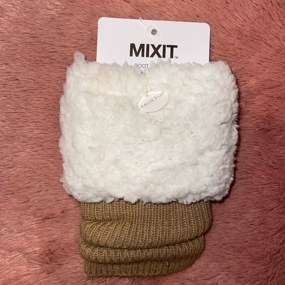 Mix It Faux Fur Boot Cuffs - White and Tan